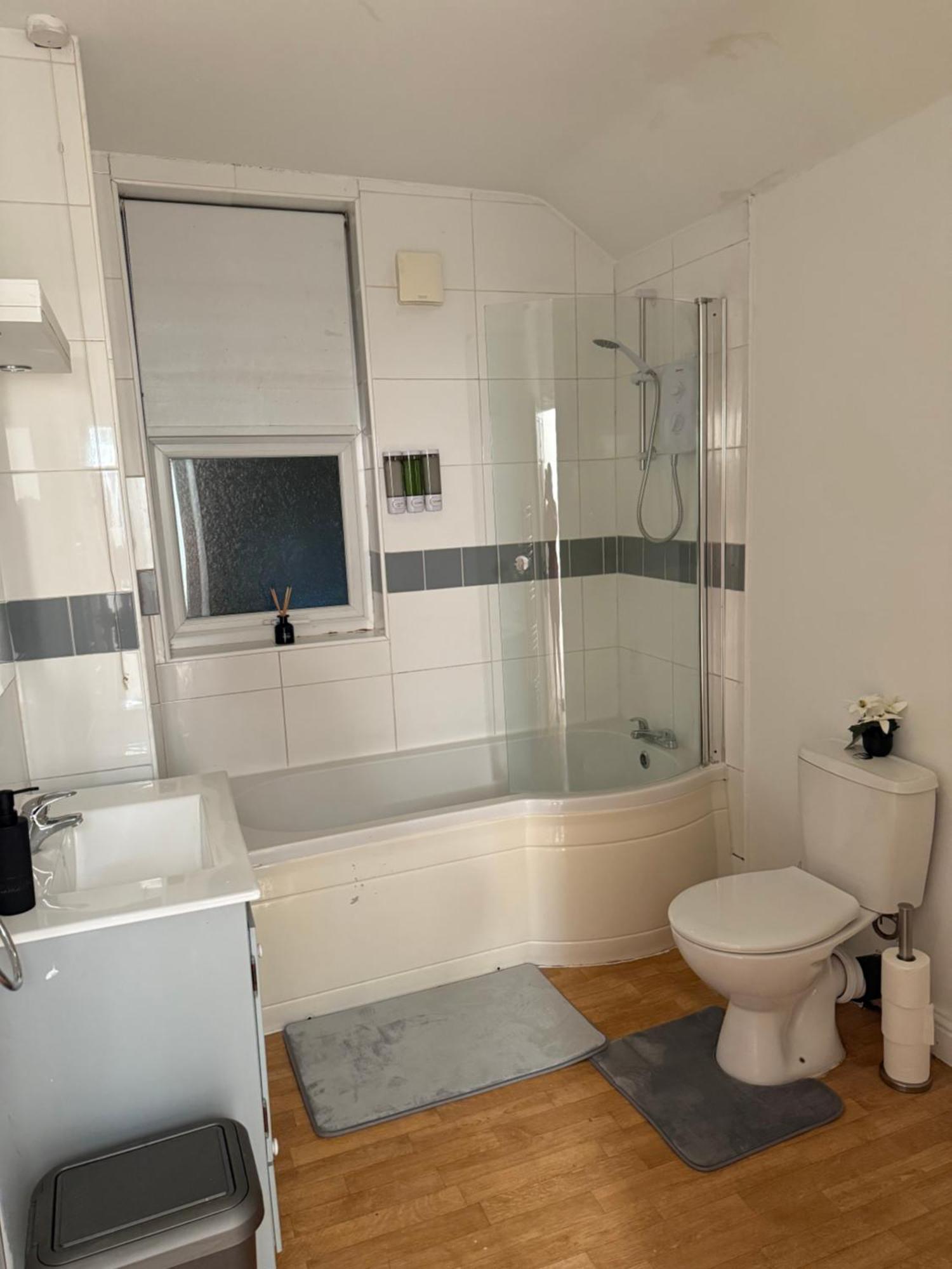 3 Bedroom Terraced Home ノッティンガム エクステリア 写真