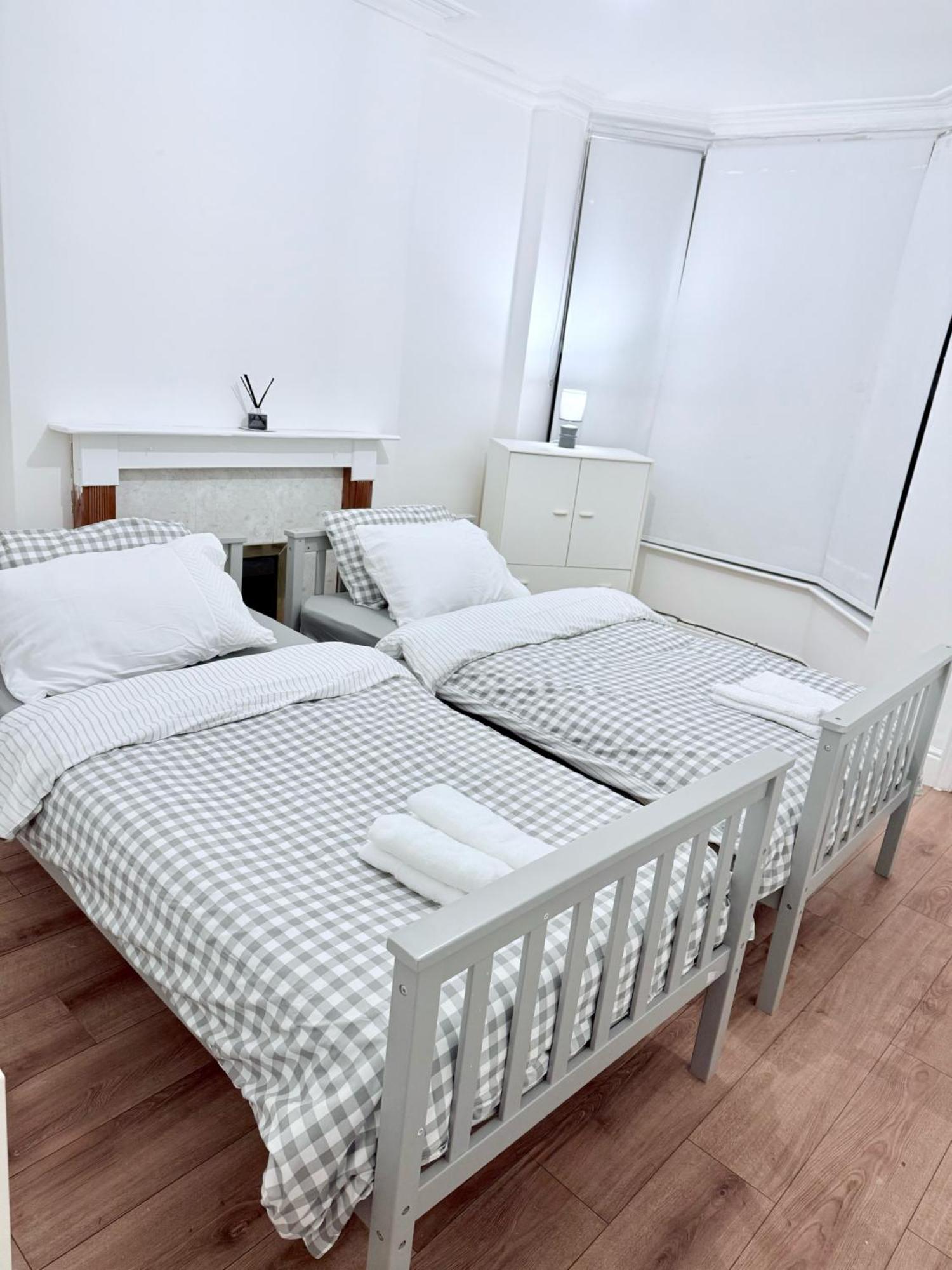 3 Bedroom Terraced Home ノッティンガム エクステリア 写真